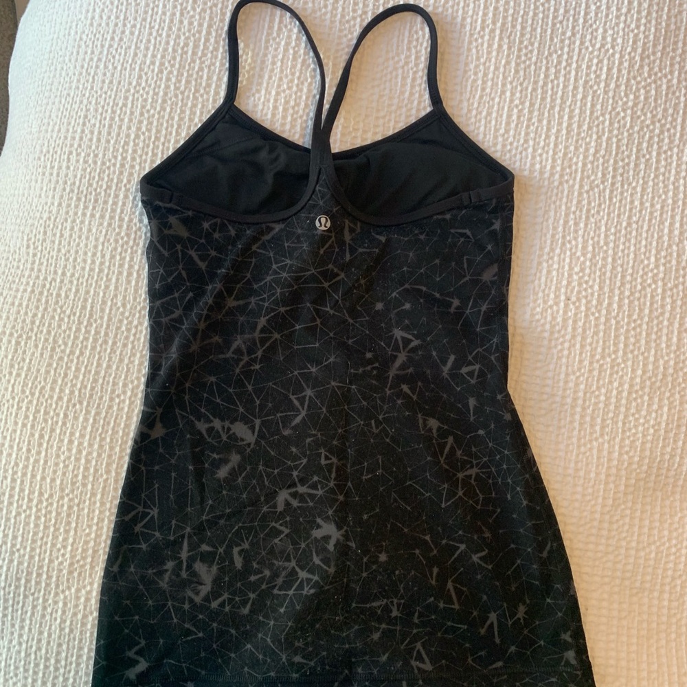 Lululemon top size 4